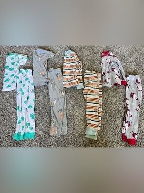 Seasonal 3T (unisex) cute pajama bundle!!